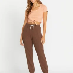 VOLCOM LIL FLEECE PANT(B1212303) -Billabong Shop B1212303 CHO F 1420x1420 crop center.jpg 97031.1701194734